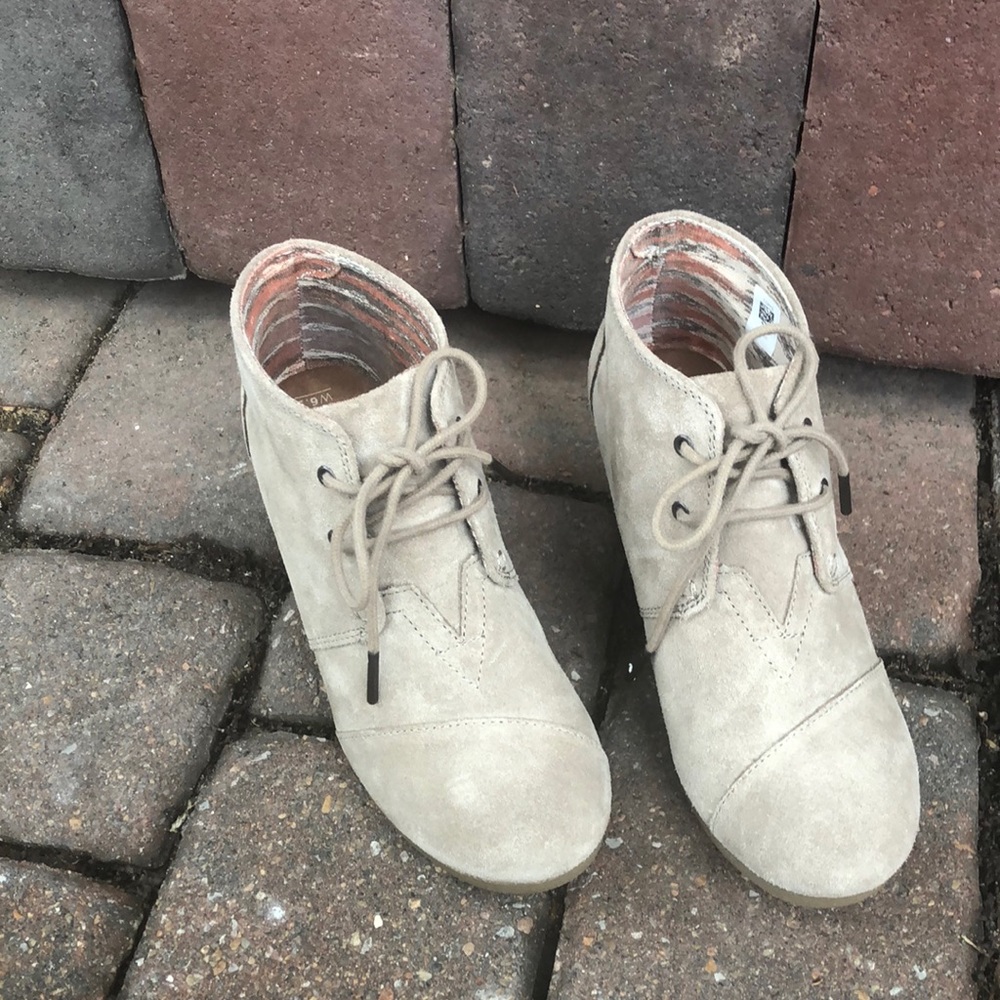 Toms wedge desert bootie suede